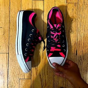 Womens size 10 converse !!